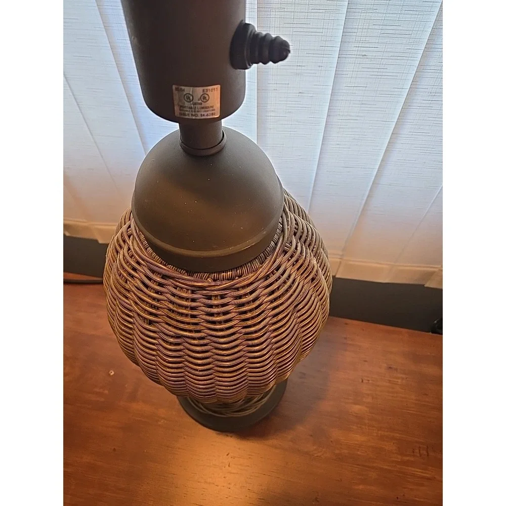 VTG Wicker Rattan Ginger Jar‎ Table Lamp With Metal Base No Shade